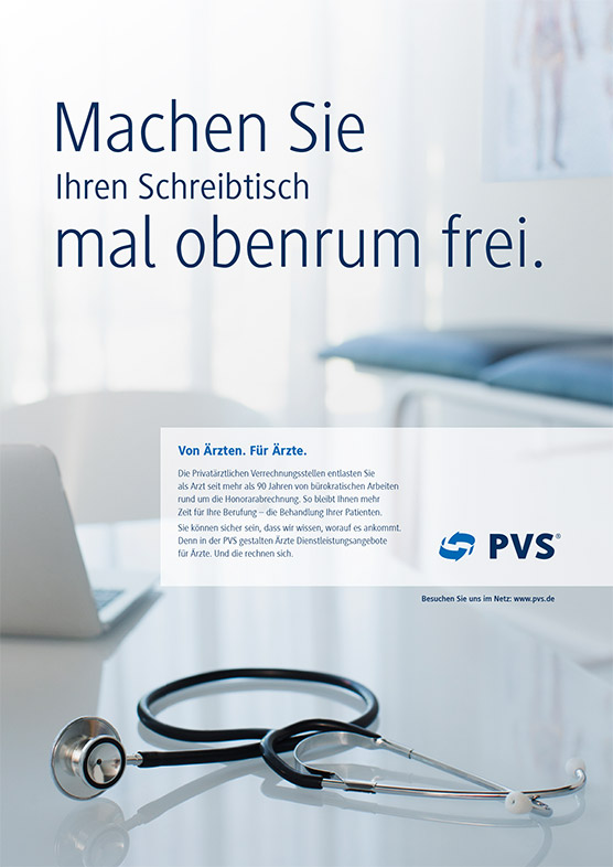 Eigenanzeige. Motiv: Ein sehr aufgeräumter Arztschreibtisch. Claim: Machen Sie ihren Schreibtisch doch obenrum mal frei.